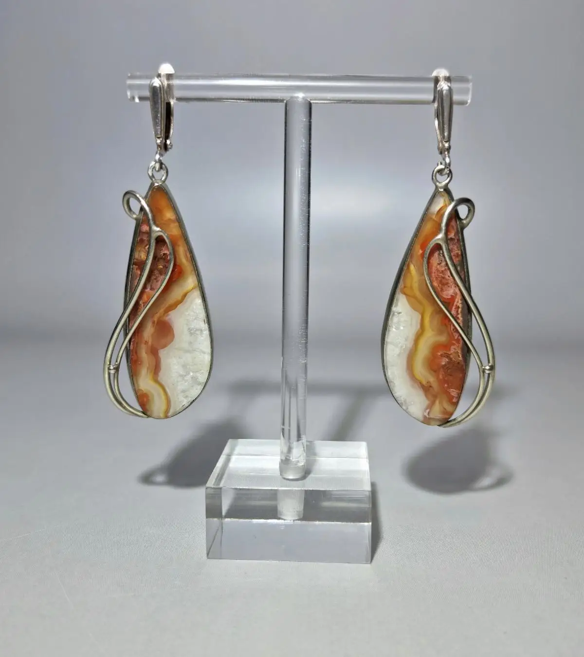 Серьги с агатами. Швензы из мельхиора, покрытые серебром.