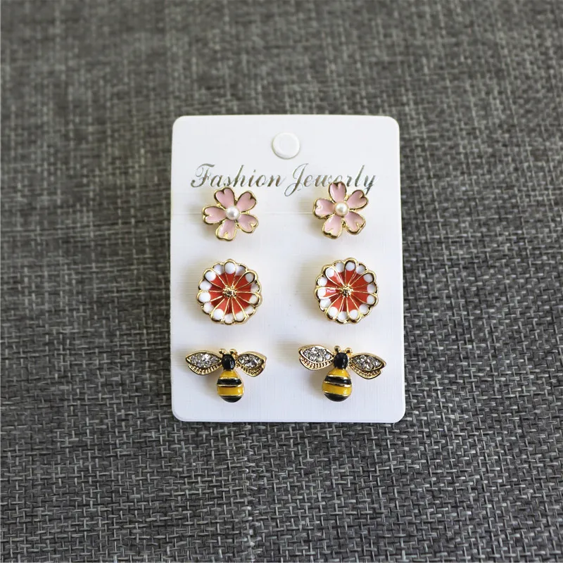 

Minimalist Fashion Jewelry Set Mismatched Small Cute Bumble Bee and Enamel Daisy Flower Stud Earrings for Women Girls Teens