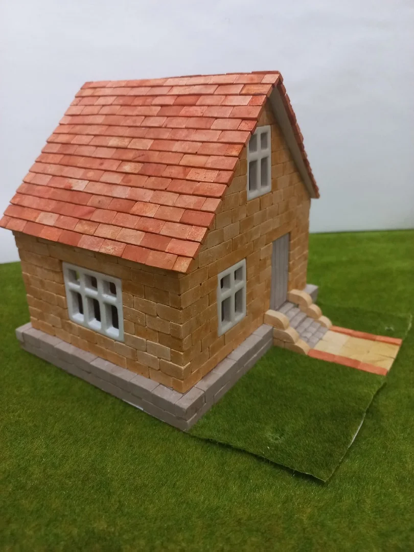 Дом из кирпича стройка. Маленький кирпич для моделирования. Мини стройка. Мини стройка. Постройка дома из кирпича.
