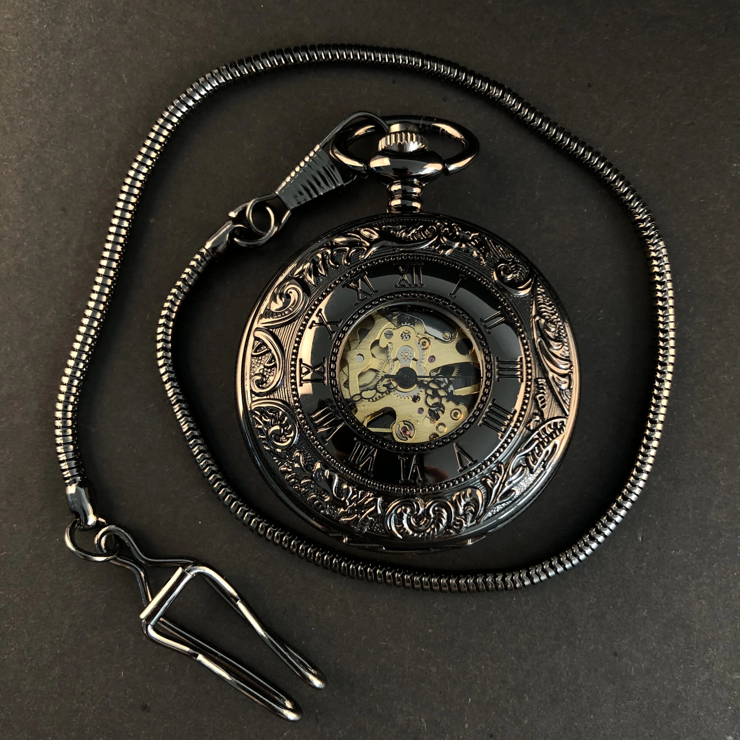 Exquisite Roman Numeral Unquie Design Hollow Mechanical Minimalist Pocket Watches For Men Women Necklace Pendant with Chain Gift