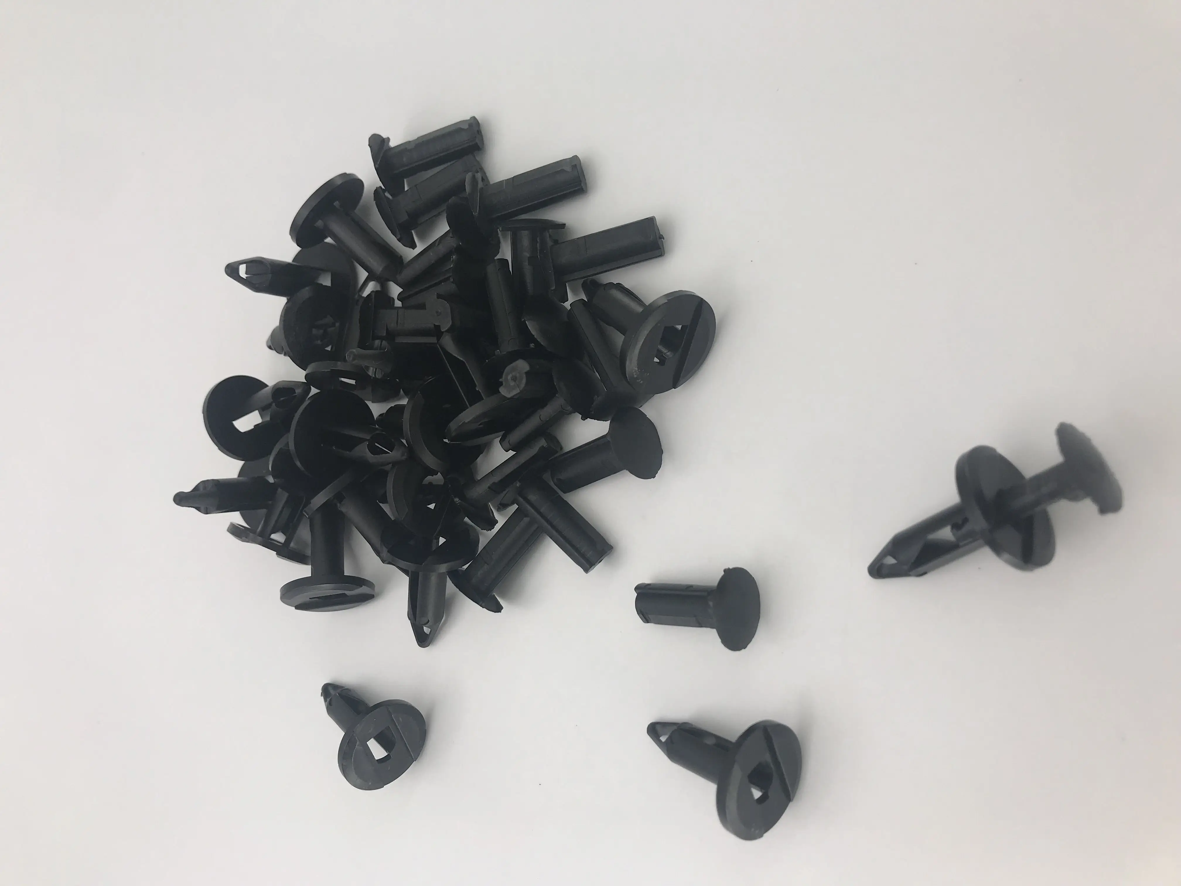 пистон крепления. клипса обивки капота рено логан 2. пистон киа 8659028000. клипсы крепления обшивки багажника ваз 2114. пистон молдинга ваз 2123.