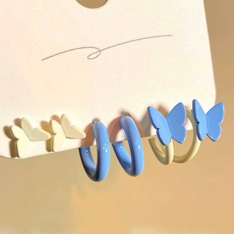 Красочные акриловые серьги-кольца с бабочкой и жемчугом |