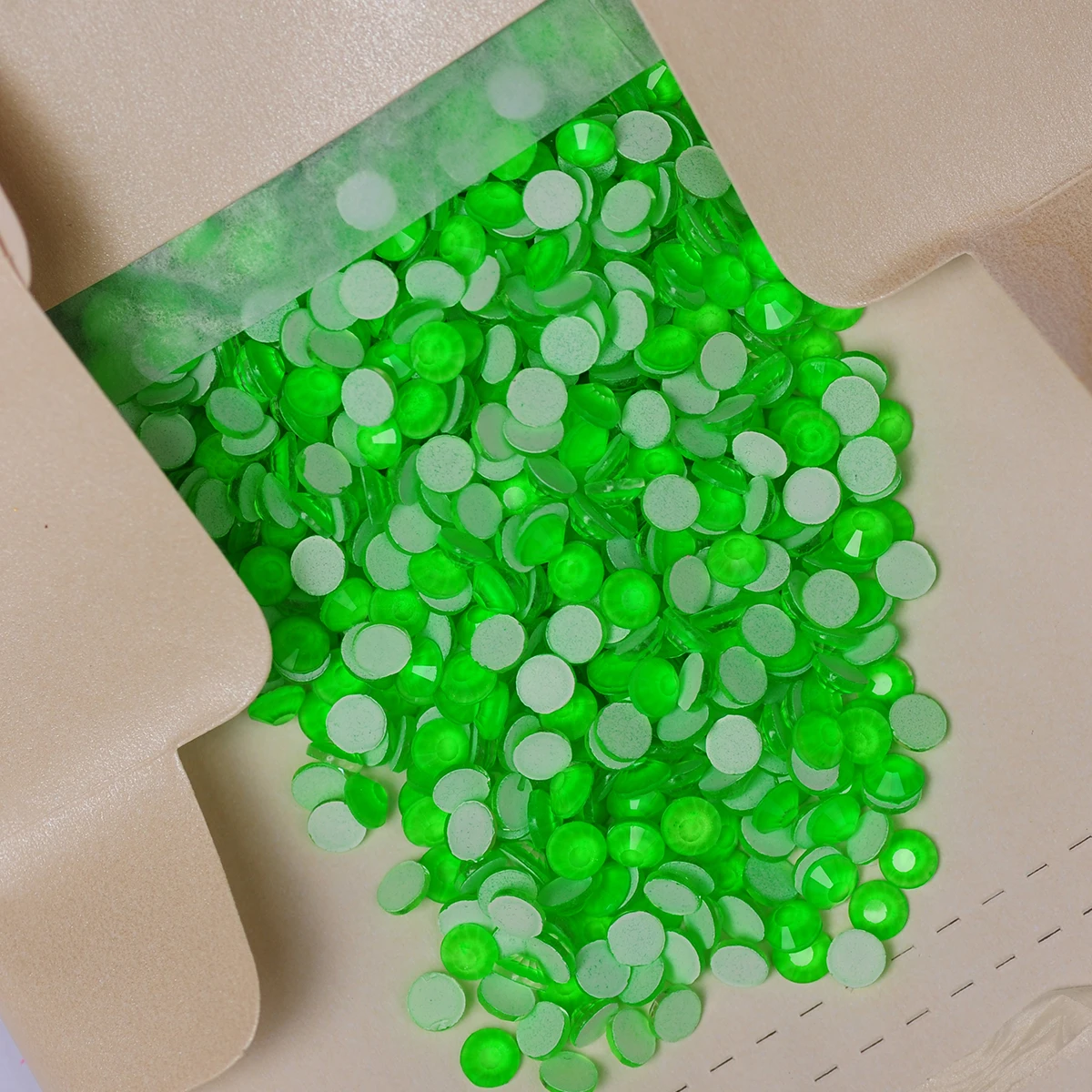 

Fluorescent Peridot Non-Hotfix Crystal Rhinestones For Nails Gems Craft Crystals Stones Glue On For Nails Art Rhinestones