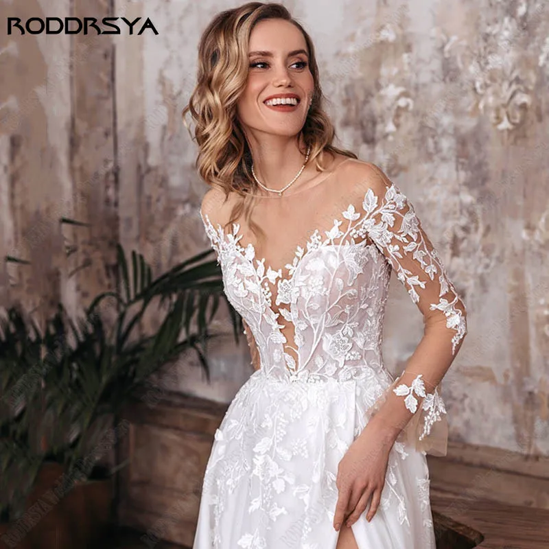 Рисунок 3 - Свадебное платье RODDRSYA с глубоким вырезом