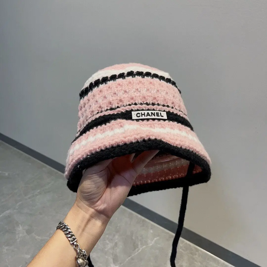 Трикотаж MiuMiu осень - зима шляпа 40% шерсть кролика 60%