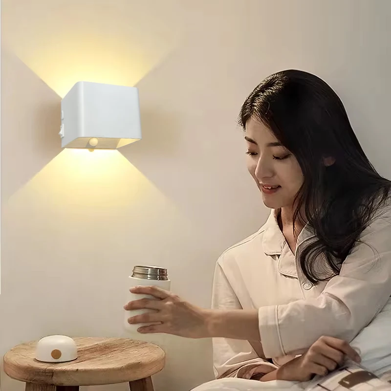 Настенные светильники с регулируемой яркостью 4400 мАч