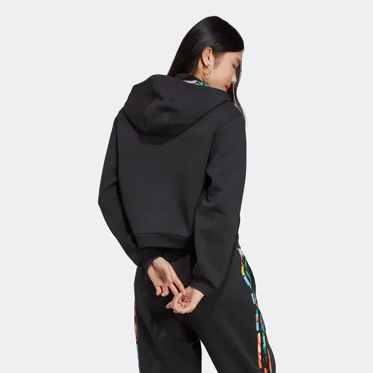 Рисунок 2 - Женские повседневные пальто Adidas