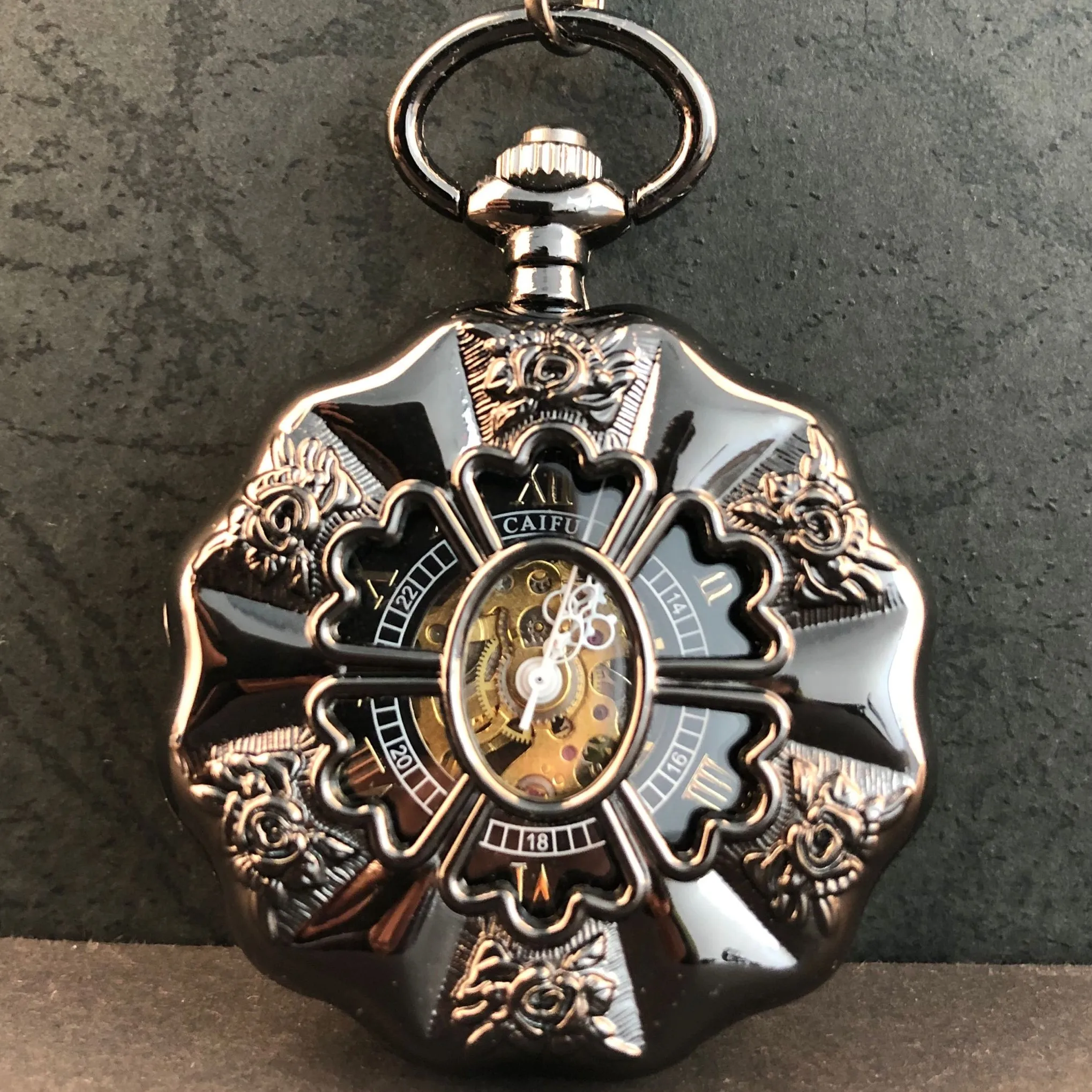 Fashion Chic Black Vintage Pocket Watch Mechanical Hand-winding Ladies Hollow Pocket Watch Necklace Sweater Chain Clock