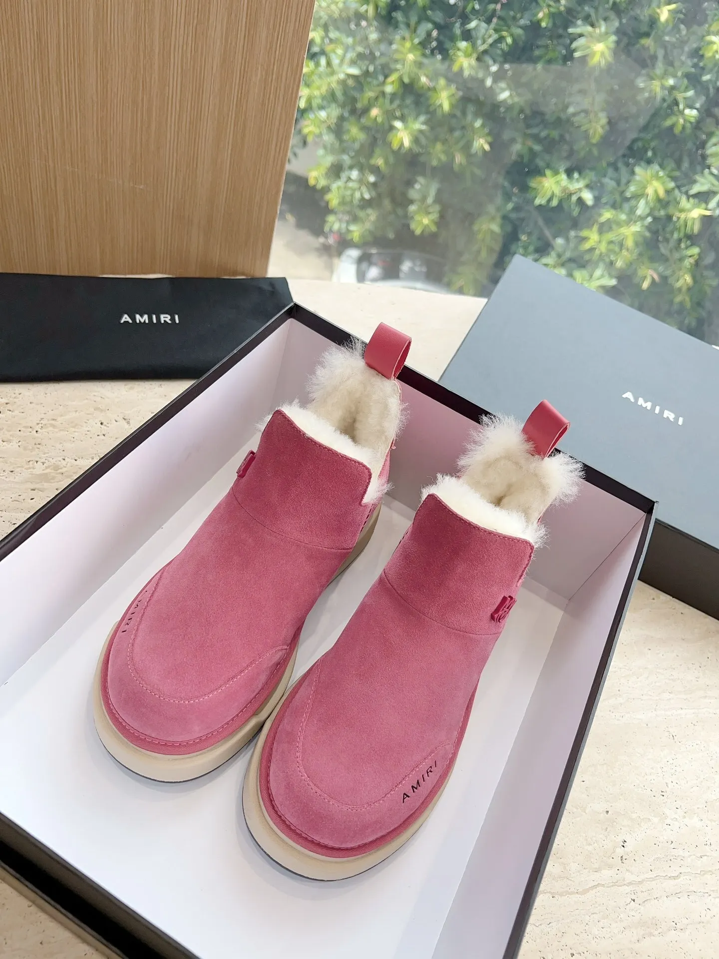 Женская обувь Amiri Copy 1: 1 отличается высоким качеством и превосходным мастерством.