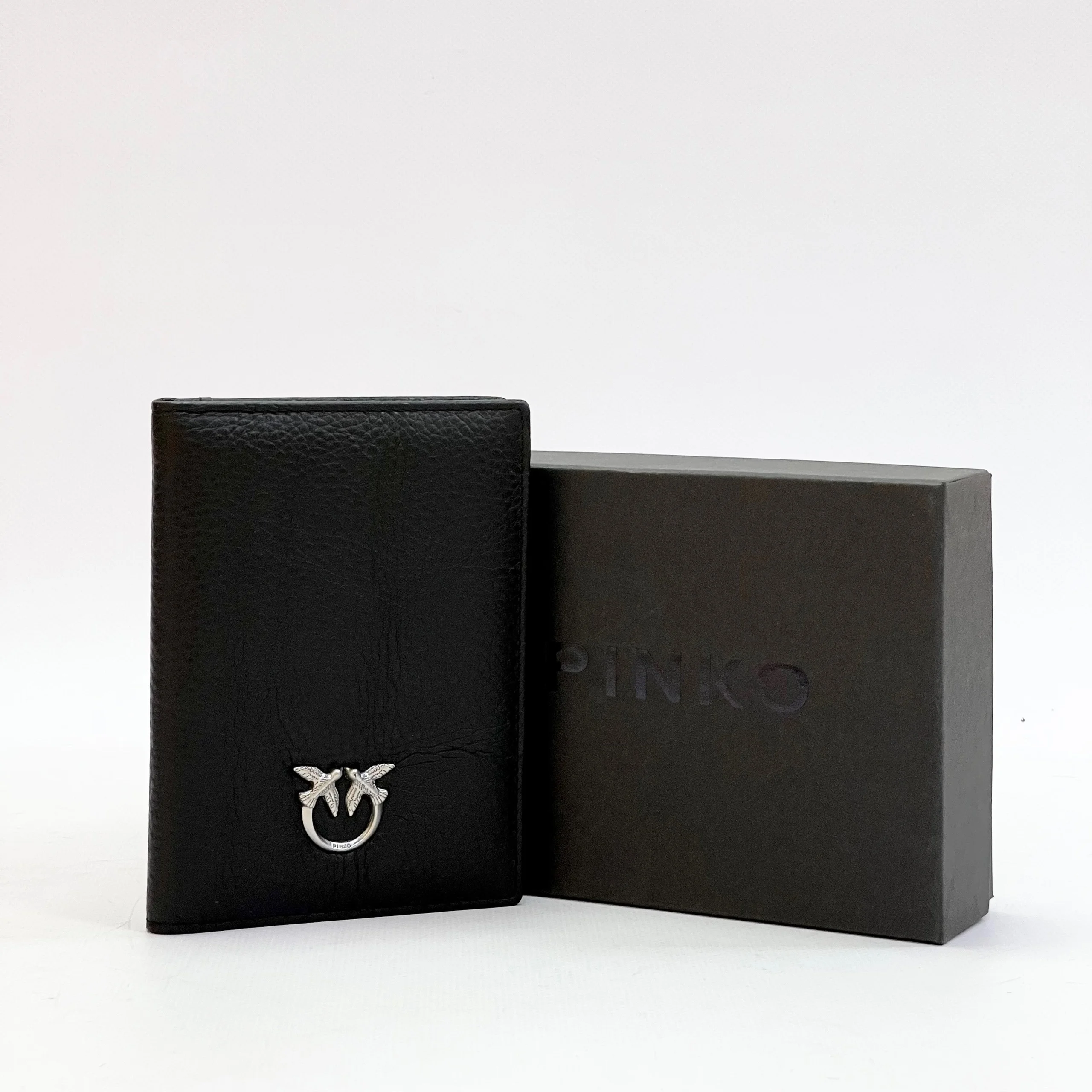 Обложка на паспорт с птичками ласточками