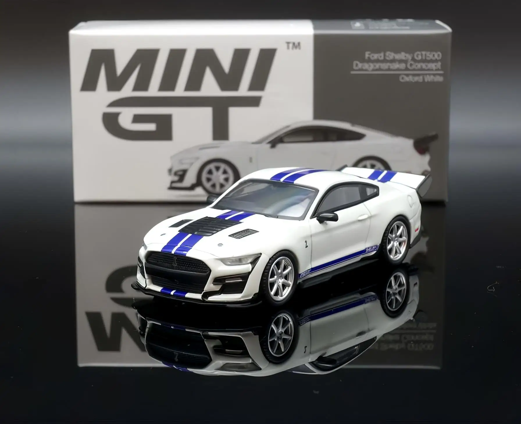 

Мини GT 1:64 литая Ford Shelby GT500 Dragonsnake