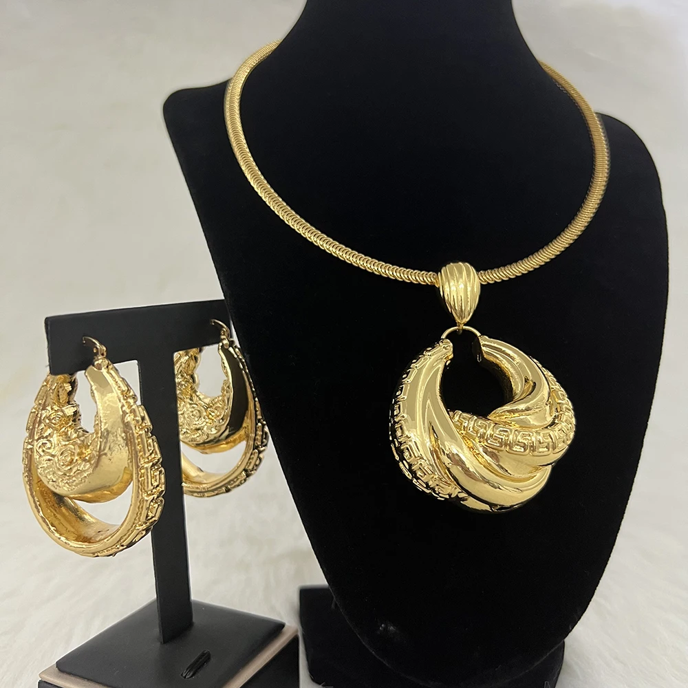 Fashion Ladies Jewelry Set Necklace Earring And Pendant Set African Dubai Golden Copper Necklace Women Sets For Party Wedding