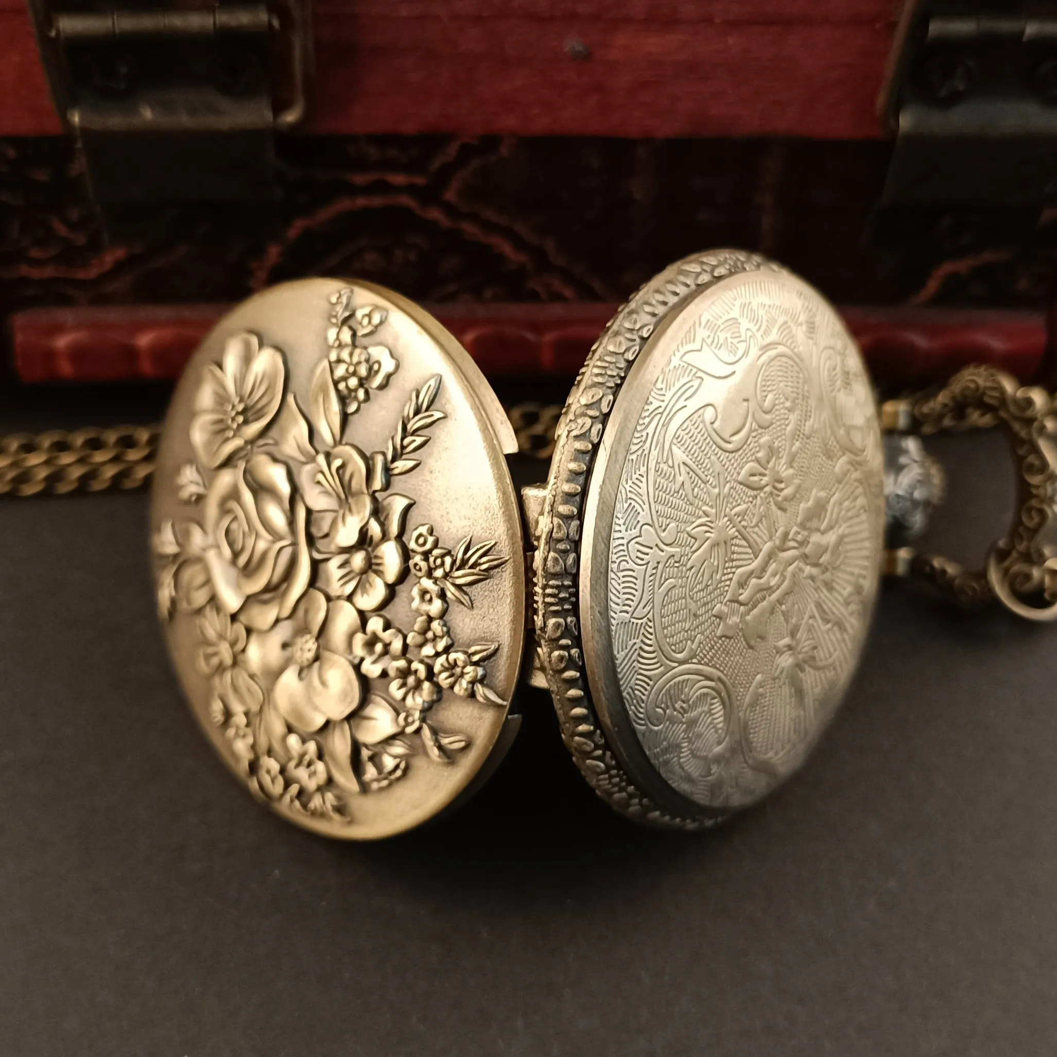 Рисунок 4 - Кварцевые часы с трехмерной гравировкой