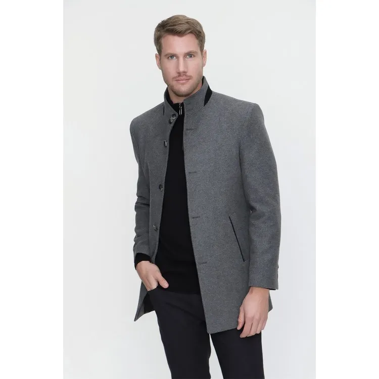 Morven Мужское темно-серое однотонное пальто Dynamic Fit повседневного кроя с преобладающим воротником Morven Мужское темно-серое однотонное пальто Dynamic Fit повседневного кроя с преобладающим воротником