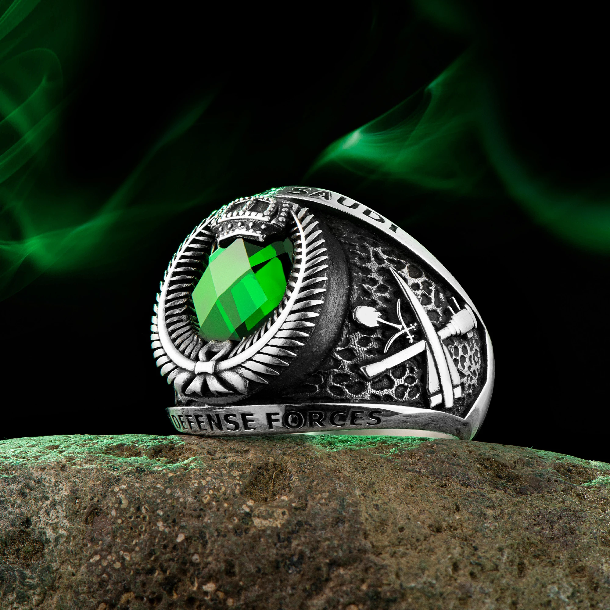 

Мужское кольцо в стиле милитари, зеленое циркониевое кольцо в стиле Саудовской Аравии