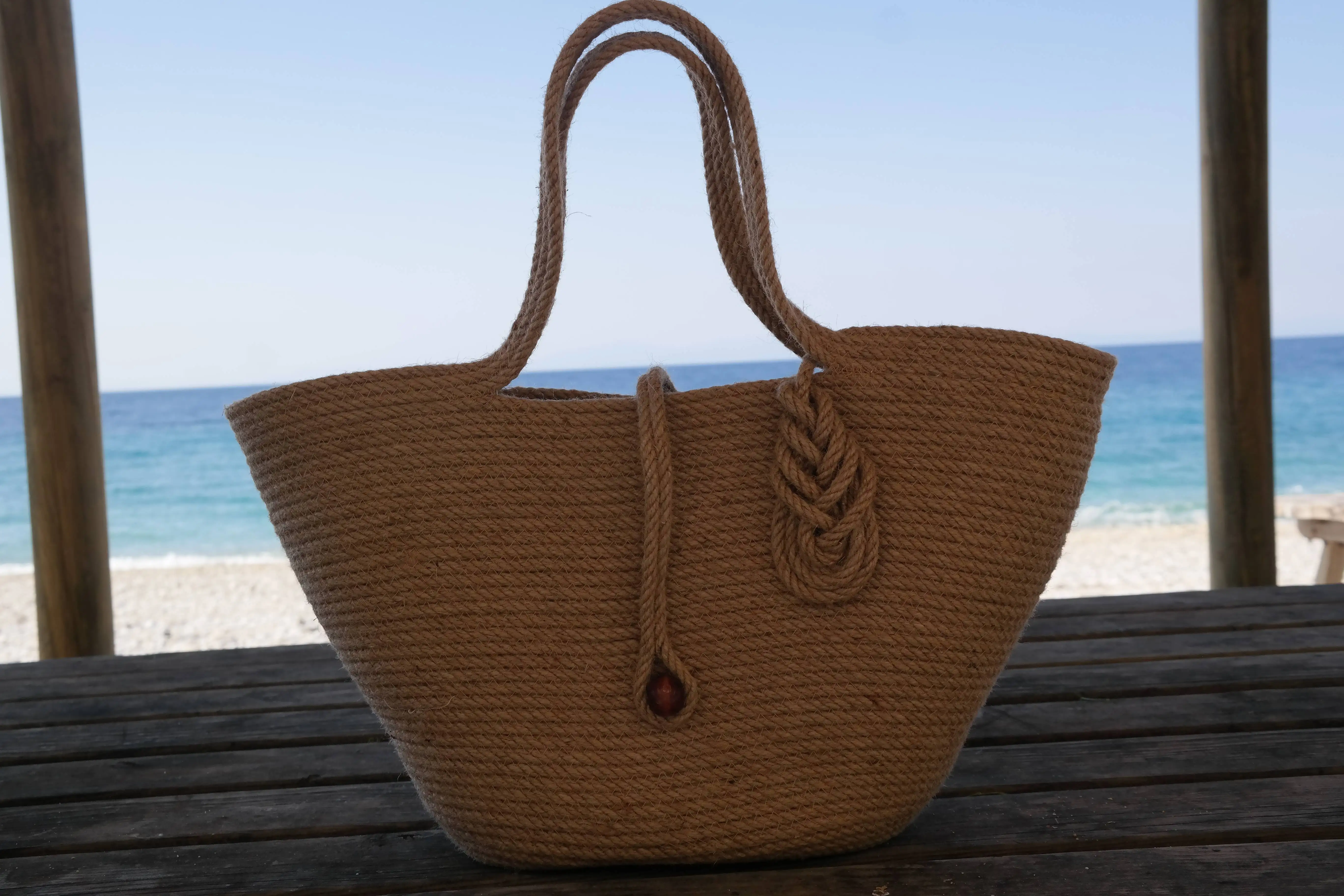 

Handmade women's handbags are designed for you.