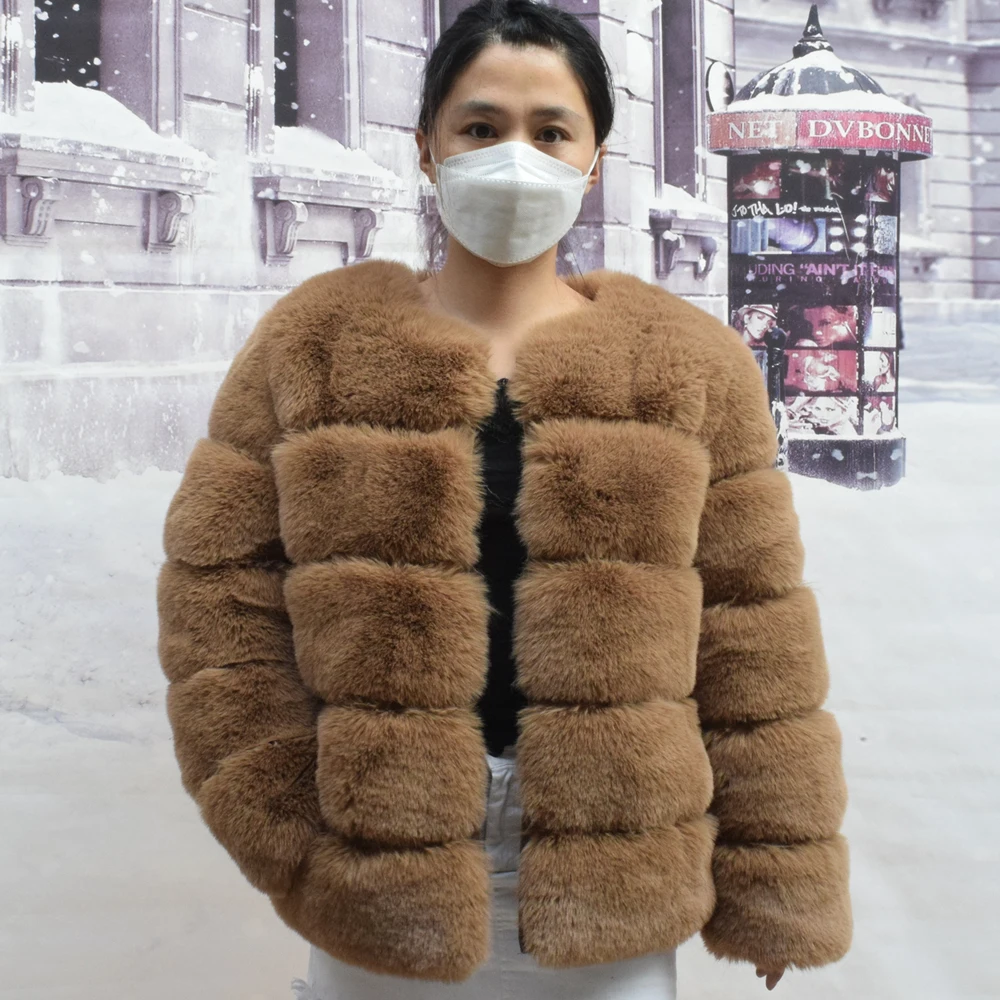 Женская шуба из искусственного меха