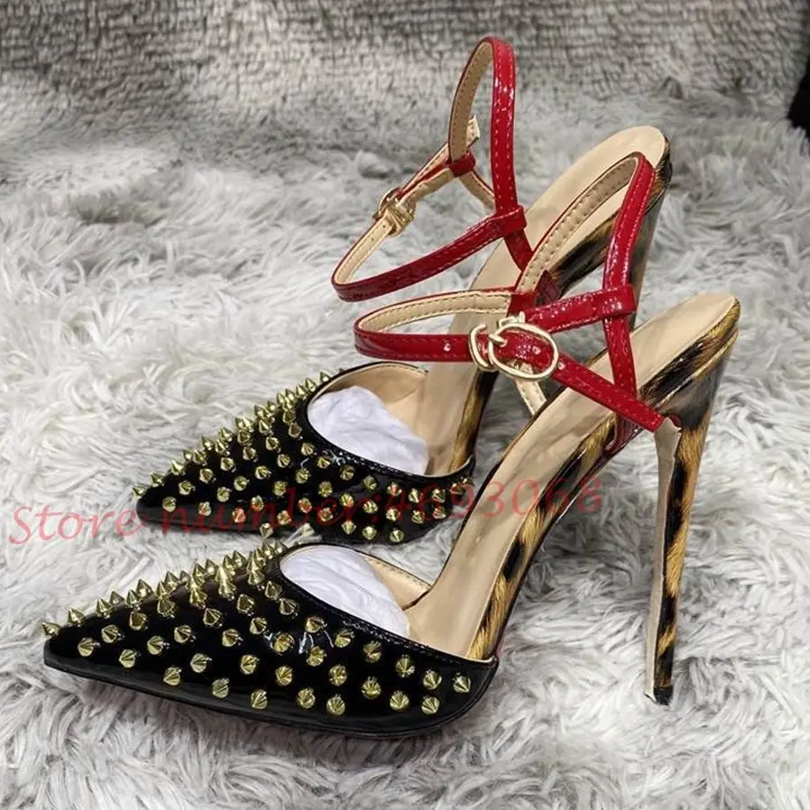 

Роскошные леопардовые остроносые женские сандалии с заклепками разных цветов пикантные классические туфли на высоком каблуке трендовые брендовые блестящие золотые шипованные сандалии