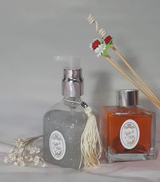 

Kit Lavabo Difusor Luxo, Sabonete Liquido com Glitter e Varetas Personalizadas