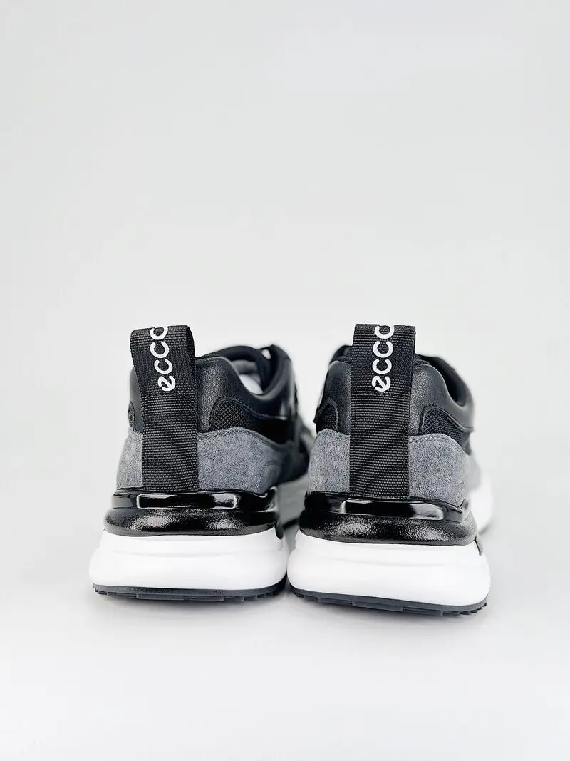 Кроссовки ECCO |