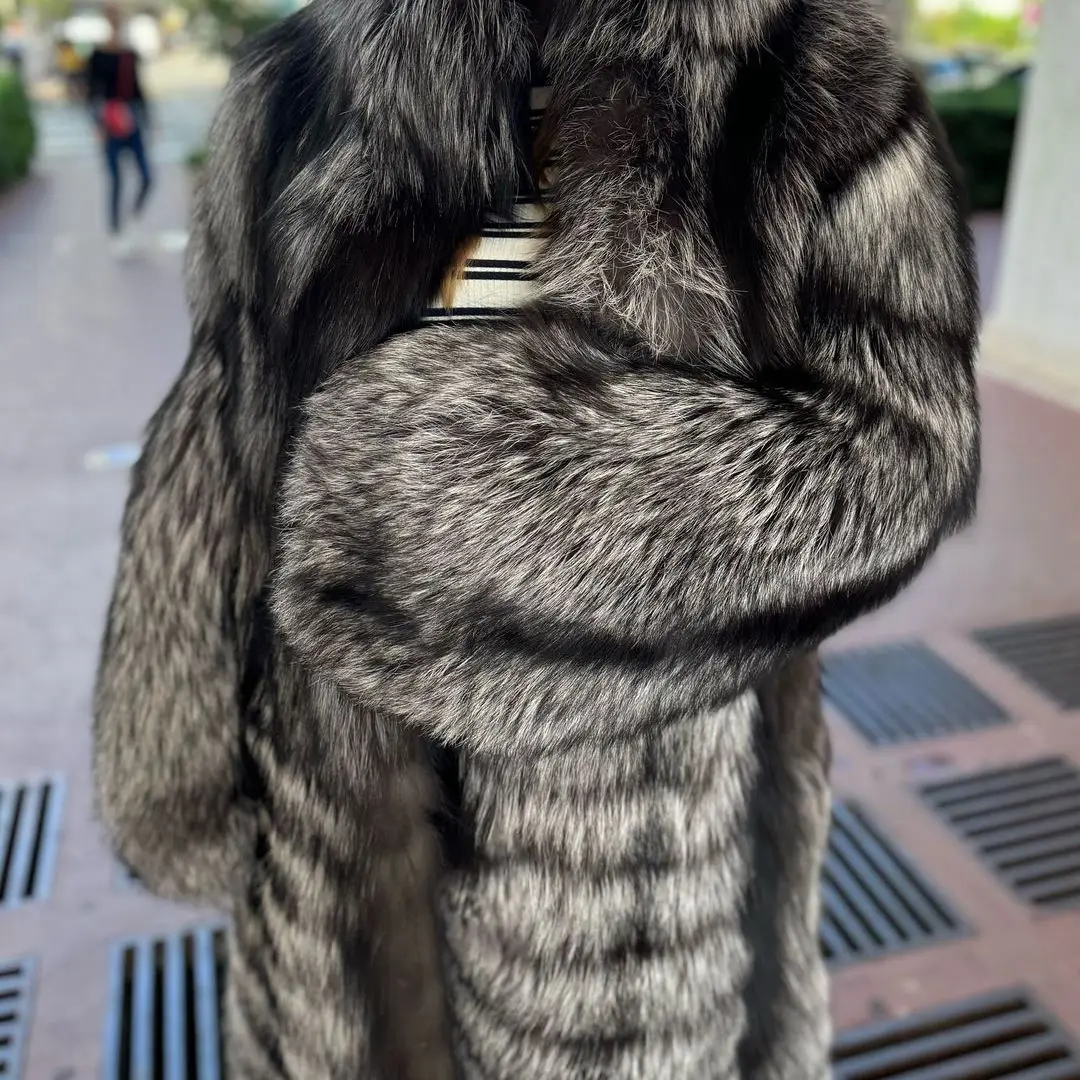 Длинное пальто из натурального серебряного лисьего меха 100 см с