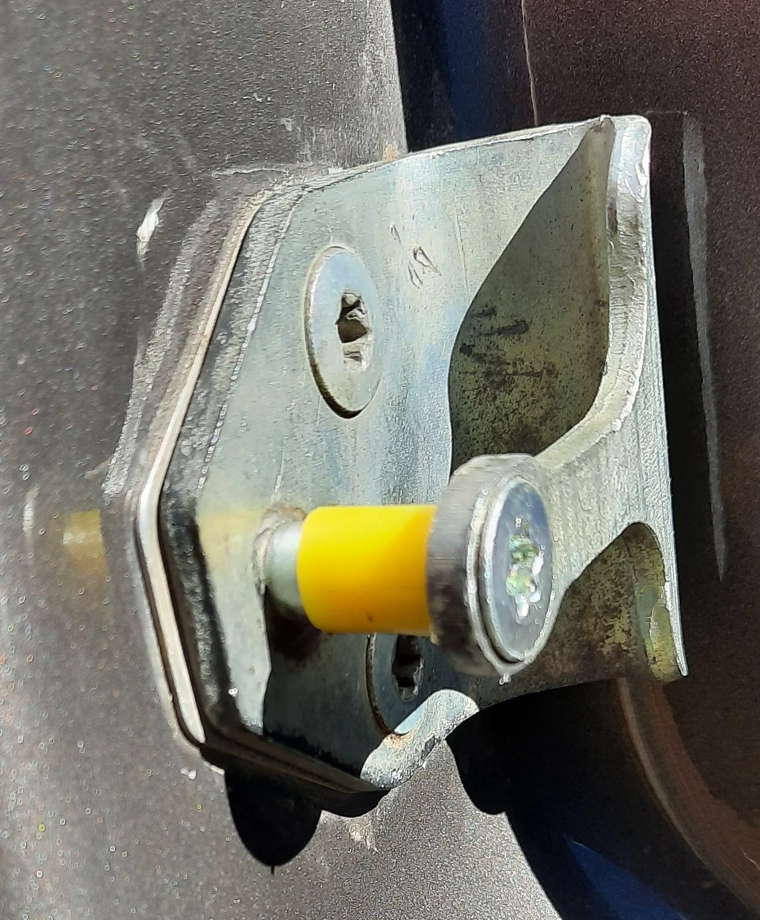 Бесшумный болт замка двери своими руками