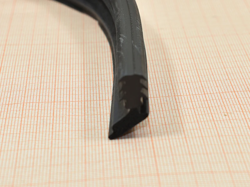 Уплотнительная резина двери пмм, нижняя indesit 0517. Уплотнитель индезит. Уплотнитель indesit c00286594. Уплотнитель поддона ariston. Indesit wt 600 уплотнитель бака.