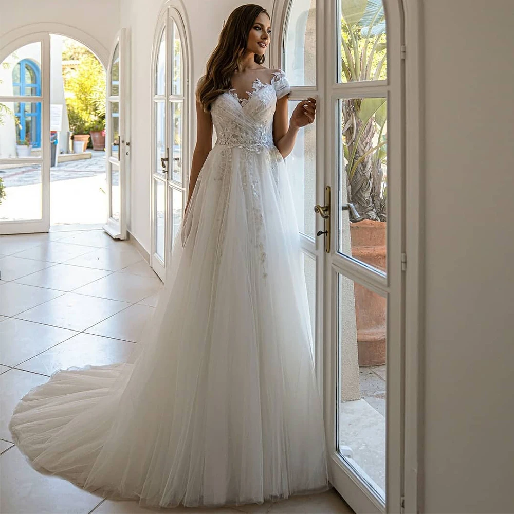 

Elegant Scoop Neck Short Sleeve Wedding Dress Tulle Pleat and Applique Floor Length A-Line Bridal Romantic Illusion Gowns