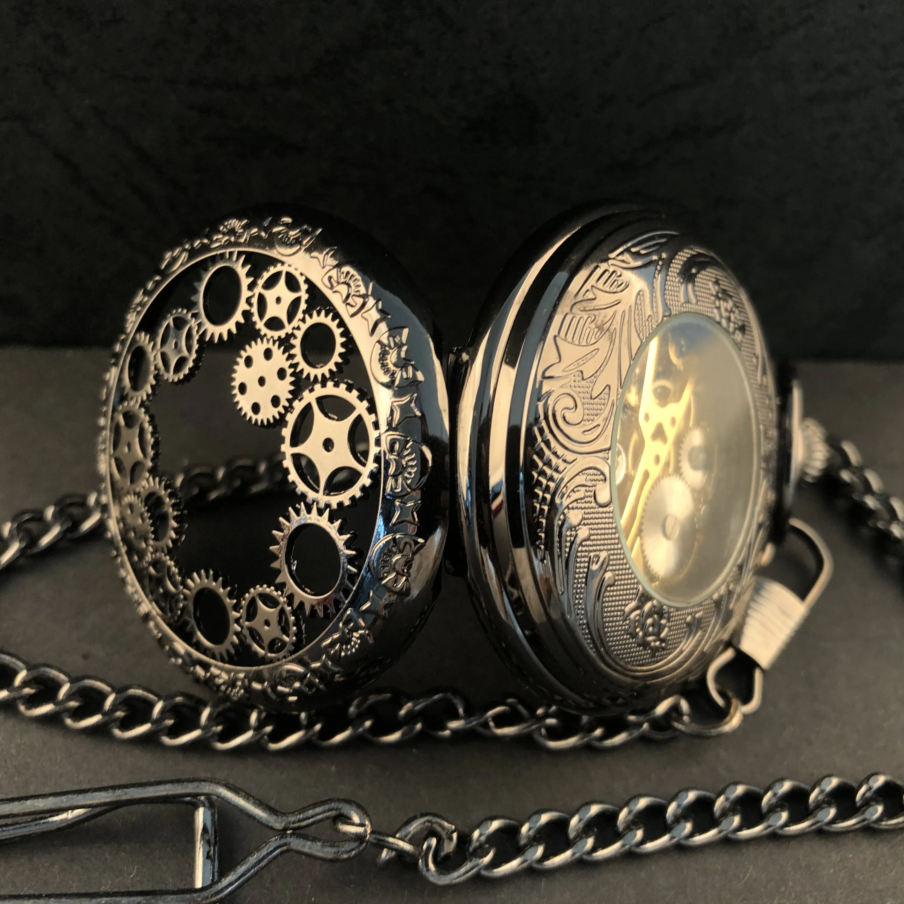 Black Exquisite Unquie Design Gear Hollow Mechanical Minimalist Pocket Watches For Men Women Necklace Pendant with Chain Gifts