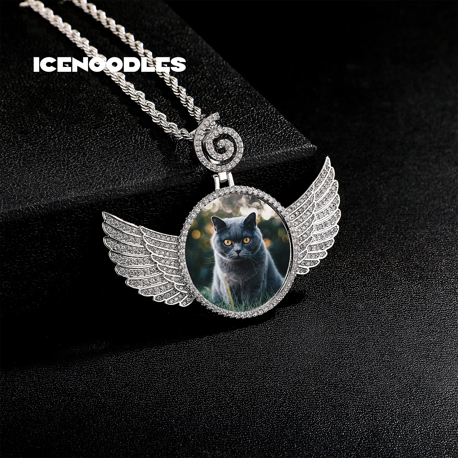 

Hip Hop Couple jewelry Fashion Custom Wing Photo Pendant Necklace For Men Women Full Iced Out Zircon Round Tag Hiphop Jewelry