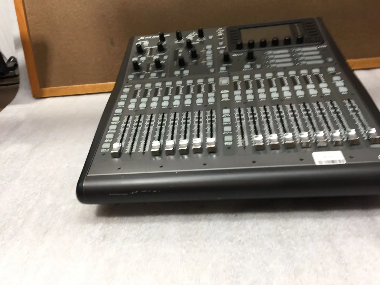 

Продажи в конце года, Производитель товара Behringer X-32-48 каналов, 25 шин-Цифровая микшерная консоль