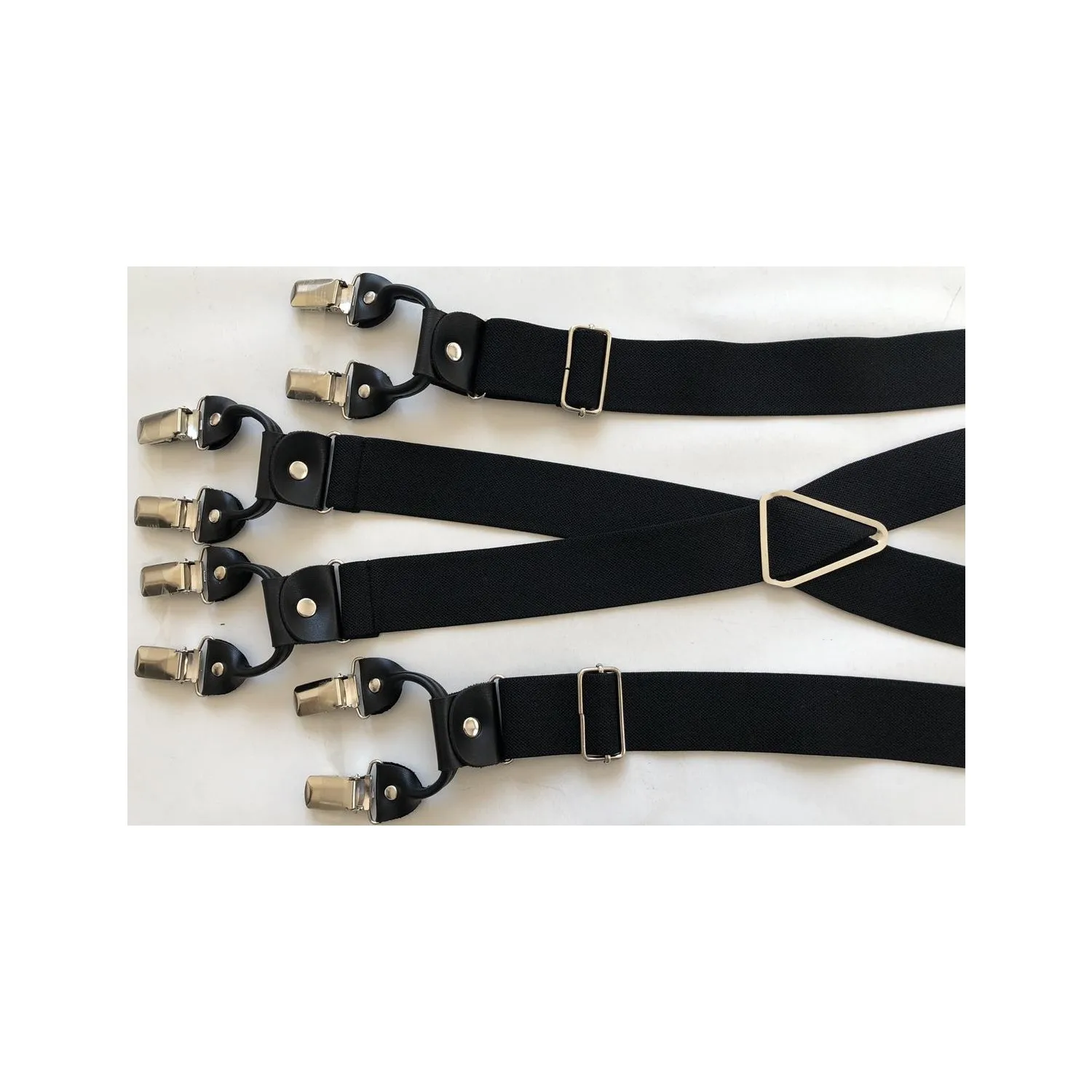 Рисунок 3 - Kemer Sepeti Черная вешалка для