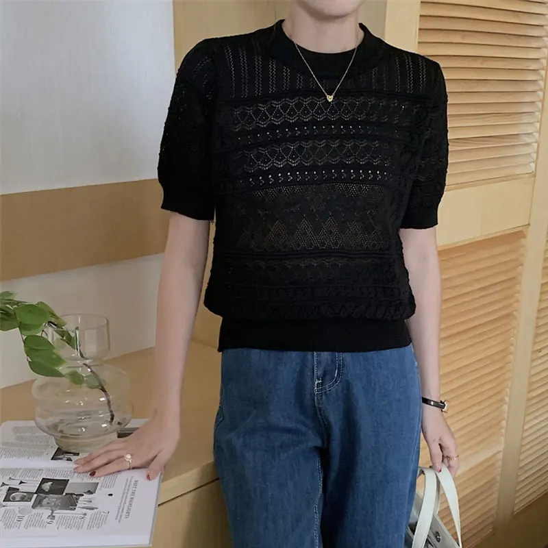 Женская тонкая футболка с круглым вырезом и рукавом до локтя