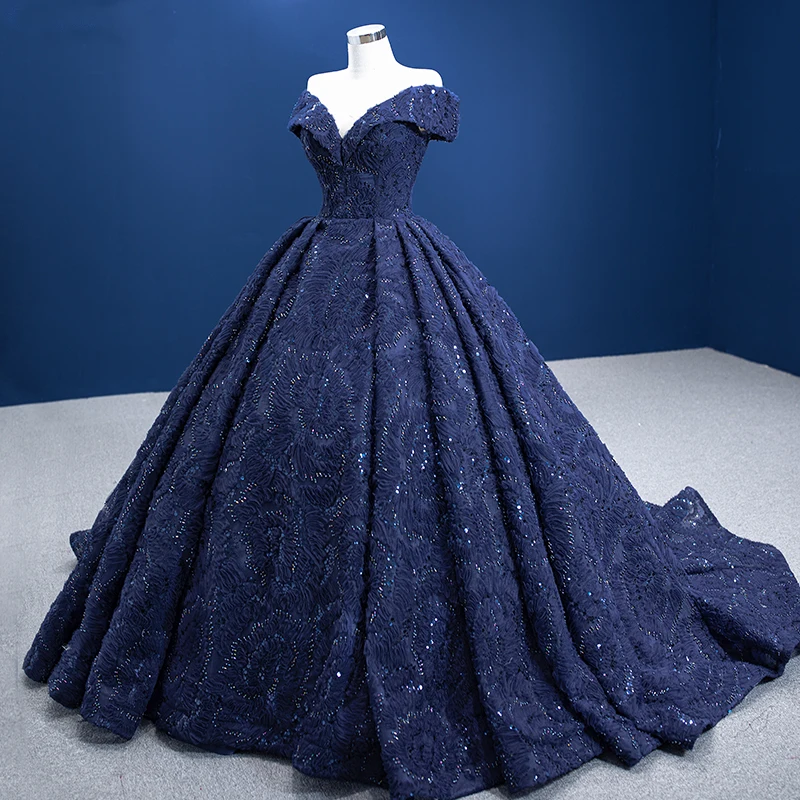 Рисунок 3 - Элегантные вечерние платья темно-синего