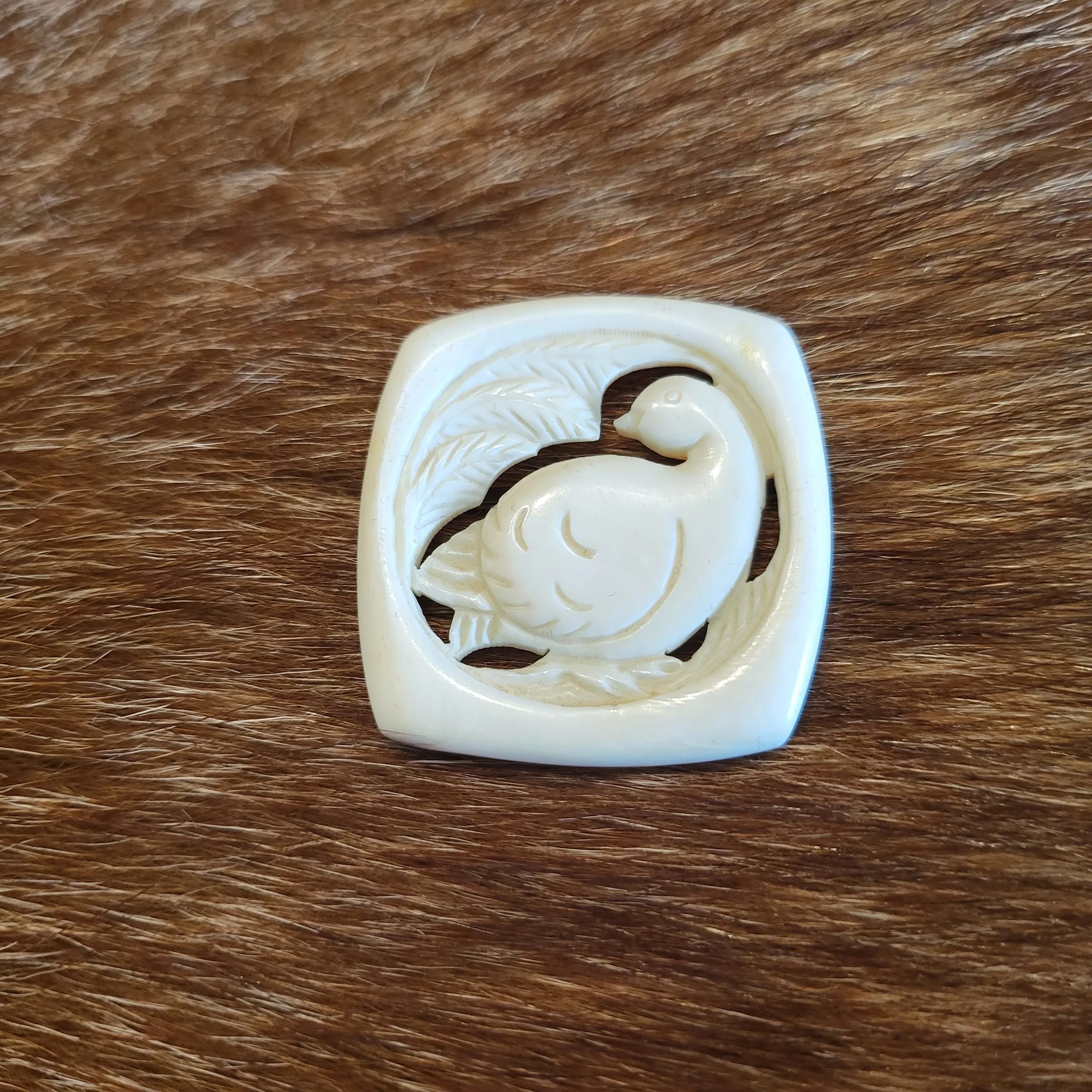 Рисунок 2 - Брошь из кости, Ювелирные изделия