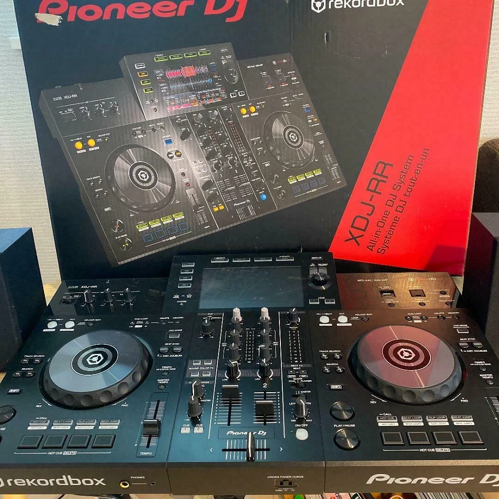 

Оригинальный герметичный Denon DJ Prime 4 White Special Edition с UDG U 8310 BL