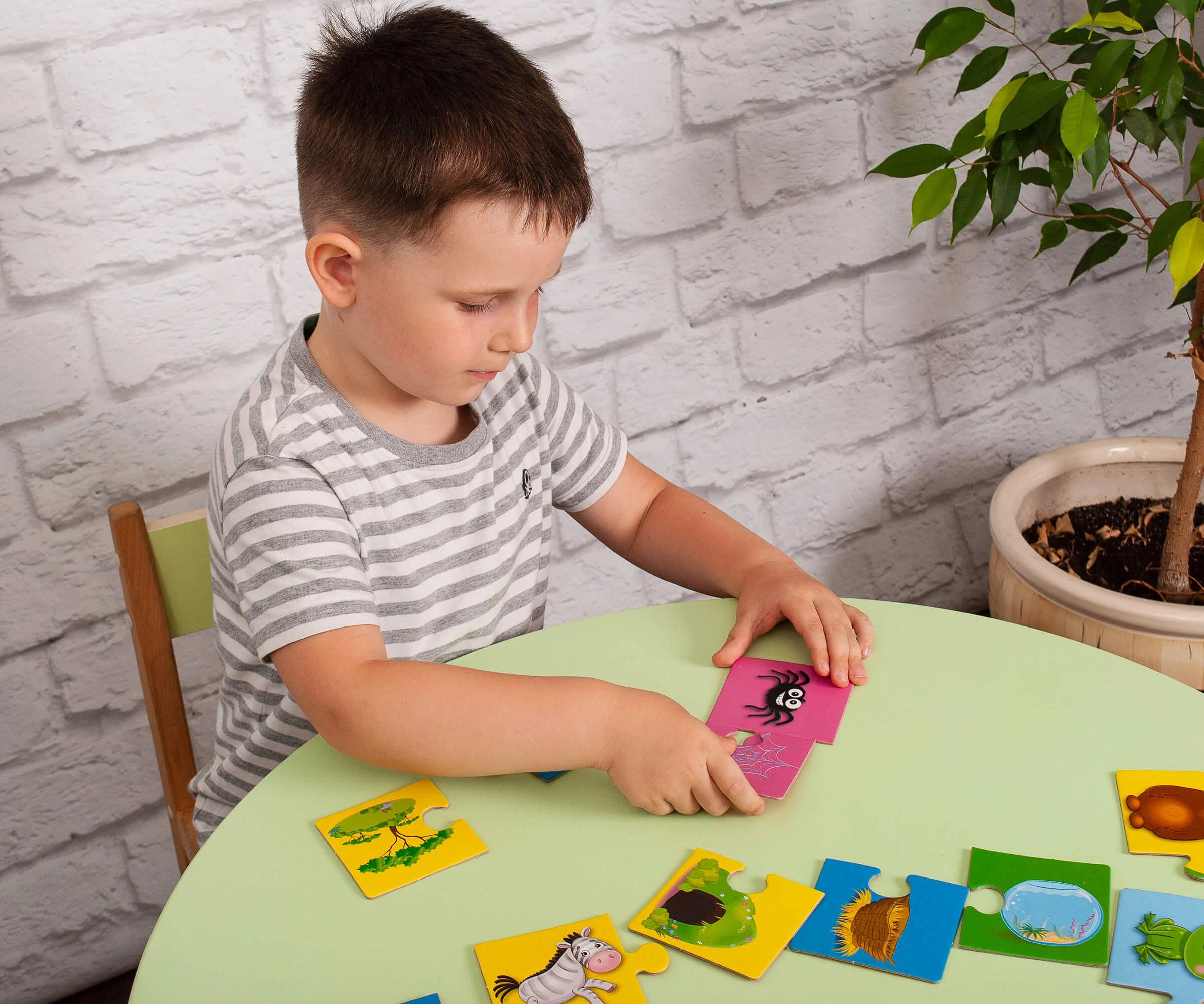 логические настольные игры. водная игрушка с колечками. игрушка где нужно. скрэмбл игра настольная. фигуры игрушка для малышей.