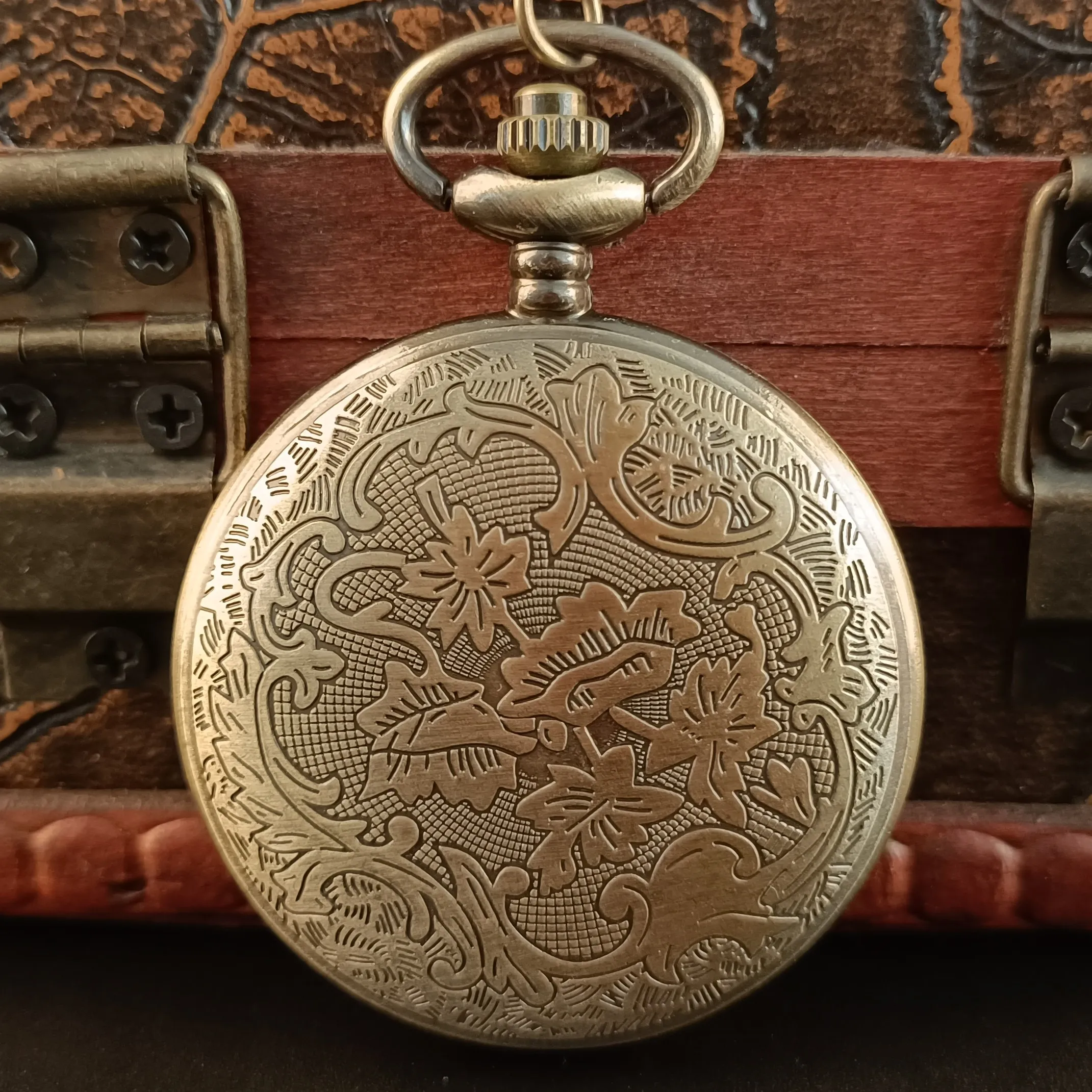 Рисунок 5 - Бронзовые винтажные кварцевые карманные