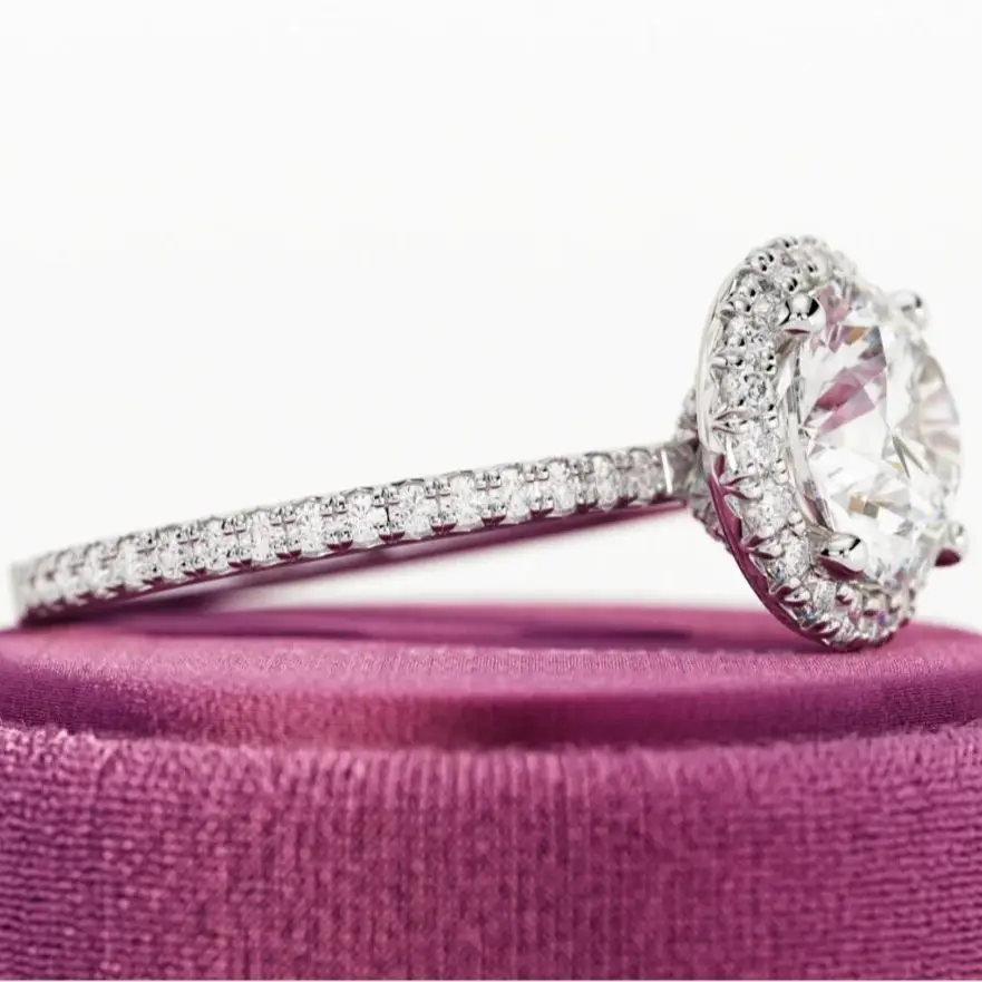 Рисунок 2 - Кольцо из белого золота с зубцами VS1-F