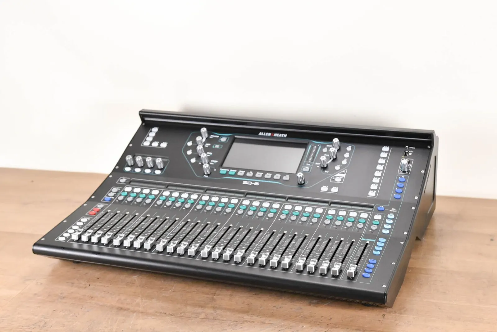 50% скидка Allen & Heath SQ-6