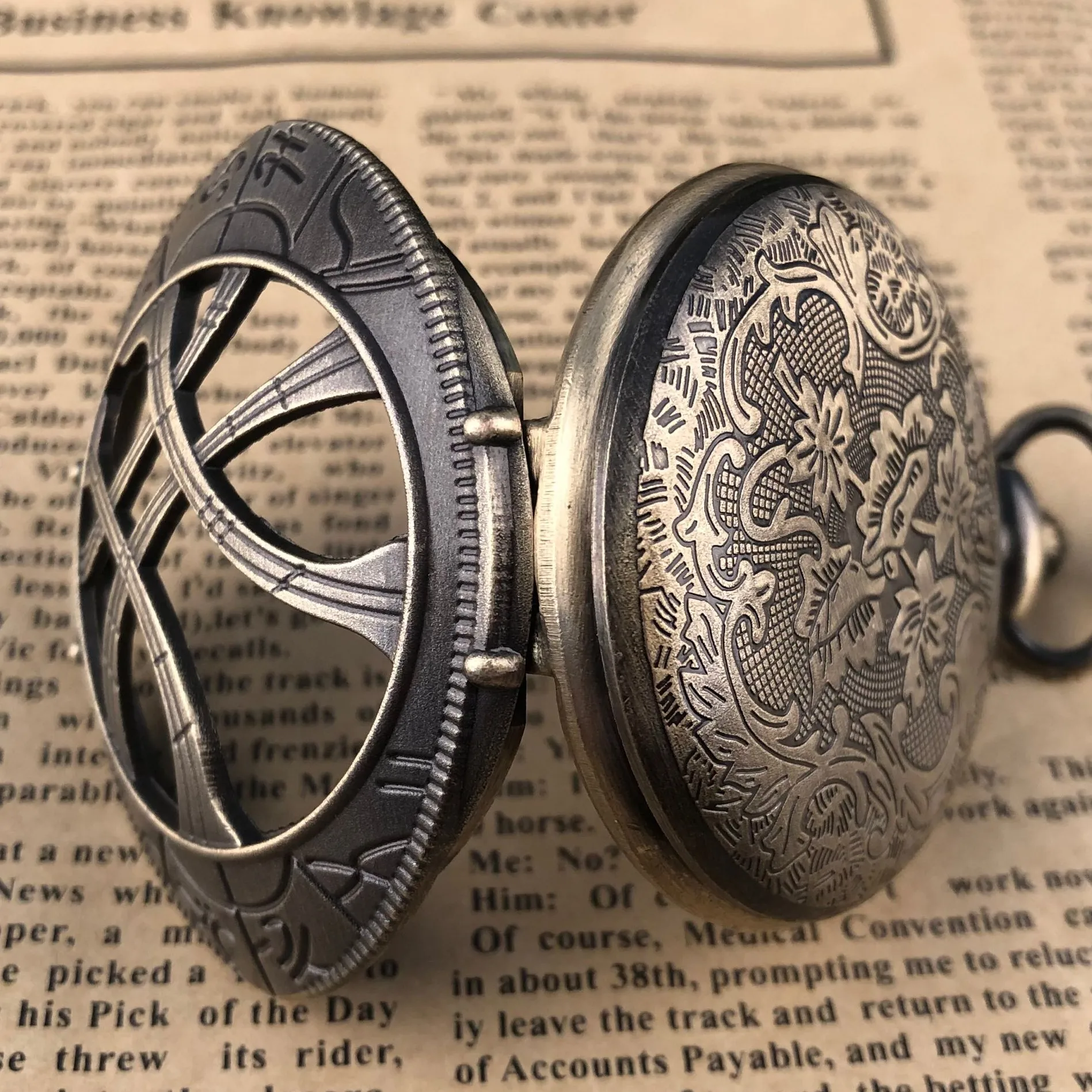 Рисунок 3 - Винтажные карманные часы унисекс