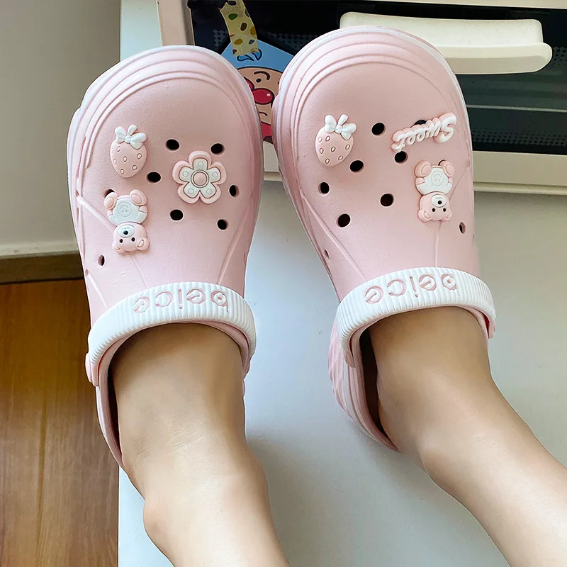 2023 New Fashion Charms Clogs, Women Shoes Outdoor Slippers Thick Sole High Quality Summer Sandals For Girls