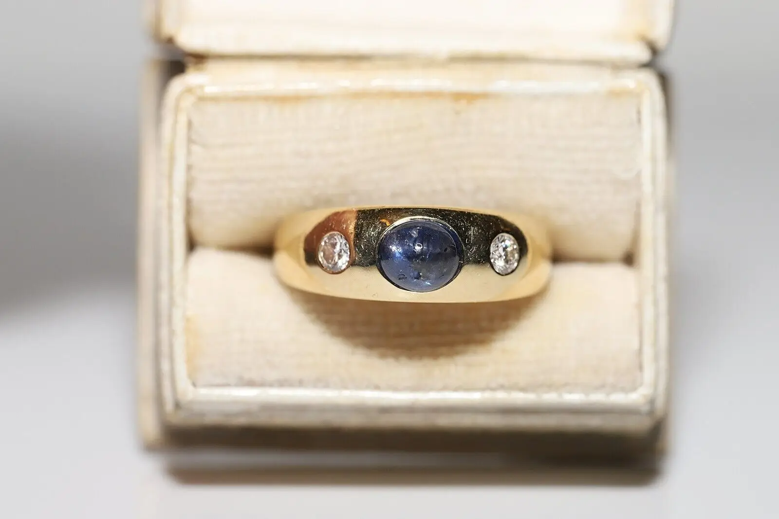 

Винтажное Оригинальное прочное кольцо из 18-каратного золота с натуральным бриллиантом и сапфиром