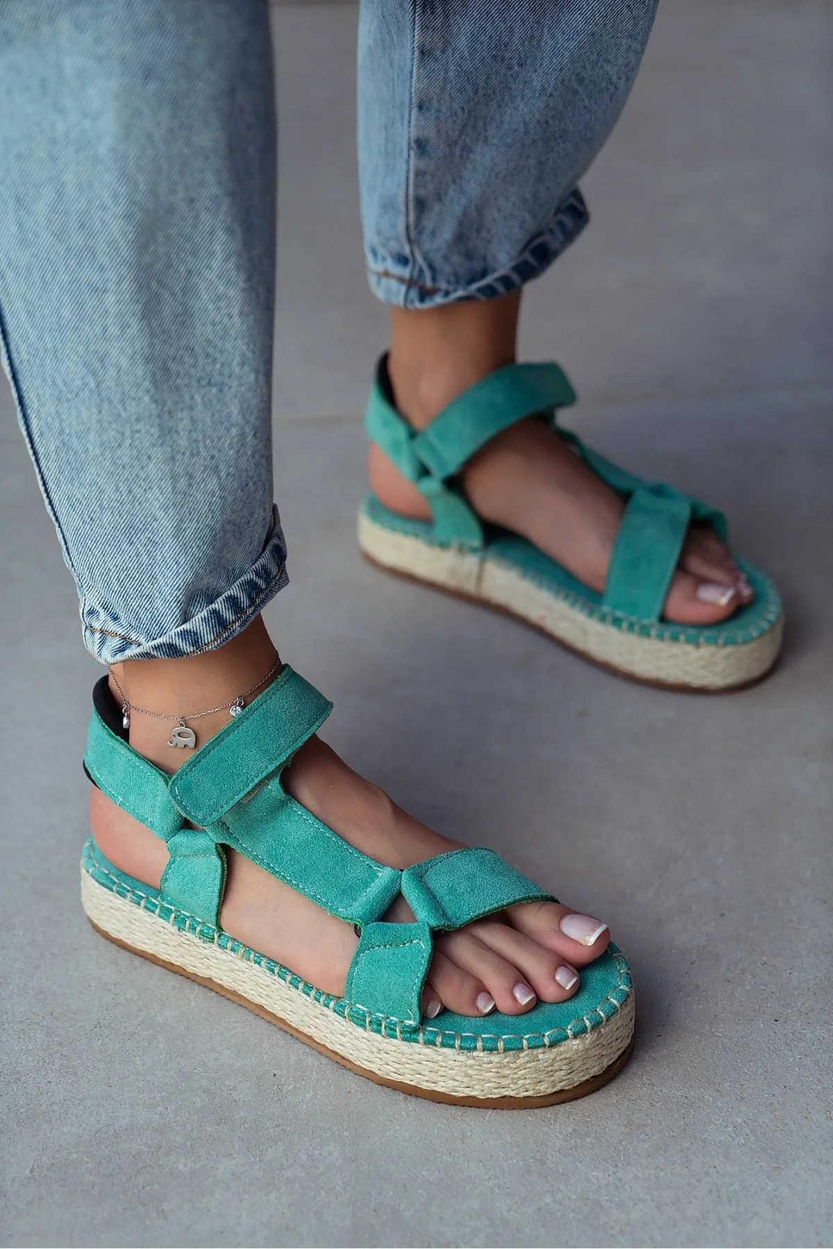 Summer 2022 New Beach Sandal Woman Magic Tape Flat Platform Holiday Sandal Fashion Punk Platform Outdoor Suede Sandal for Girls