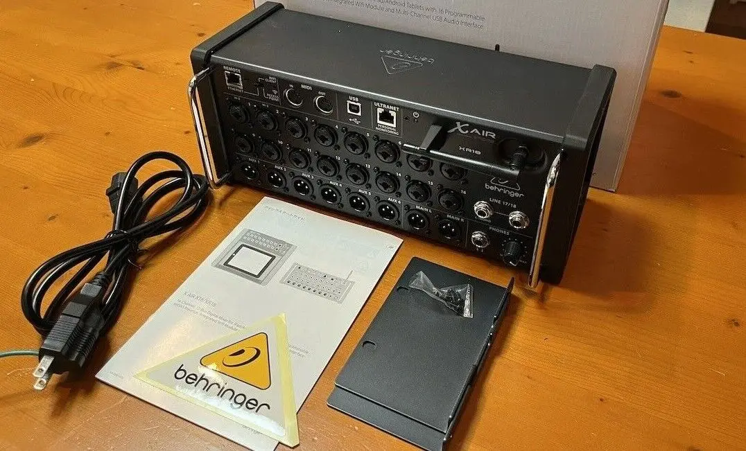 Лучший планшетный цифровой микшер X Air XR18