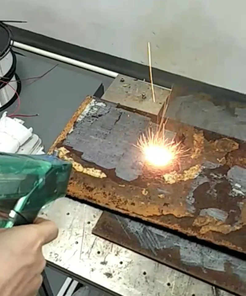 Удаление ржавчины автомобиля Очистка Иржавая лазерная чистящая машина