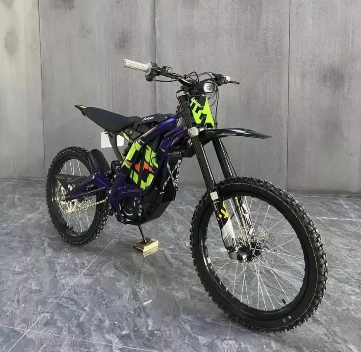

Новый SUR RON светильник BEE Enduro road