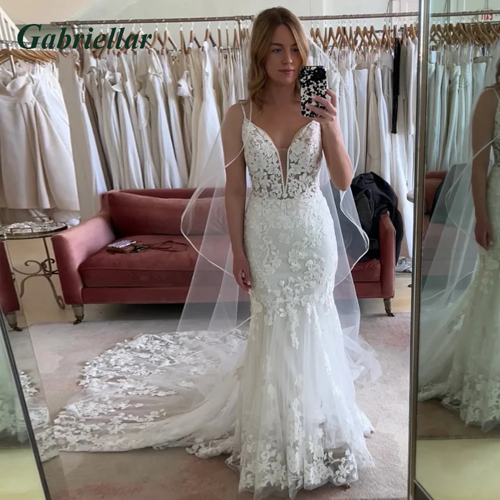 

Gabriellar Exquisite Wedding Gown For Birdes Appliques Spaghetti Strap Deep V-neck Backless Button Sweep Train Robe De Mariée