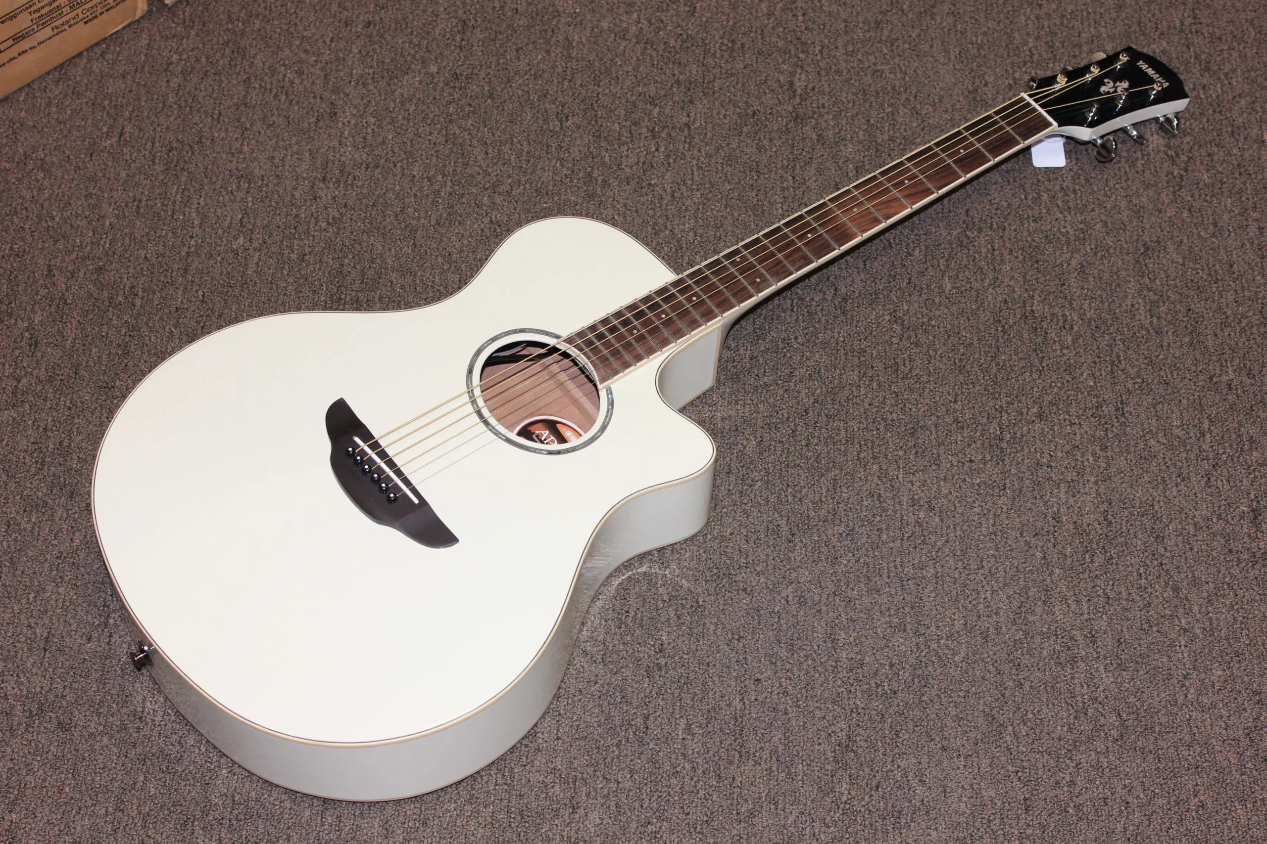 

HIGH QUALITY SALES ON New Yamaha APX600 Acoustic-Electric Guitar Vintage White