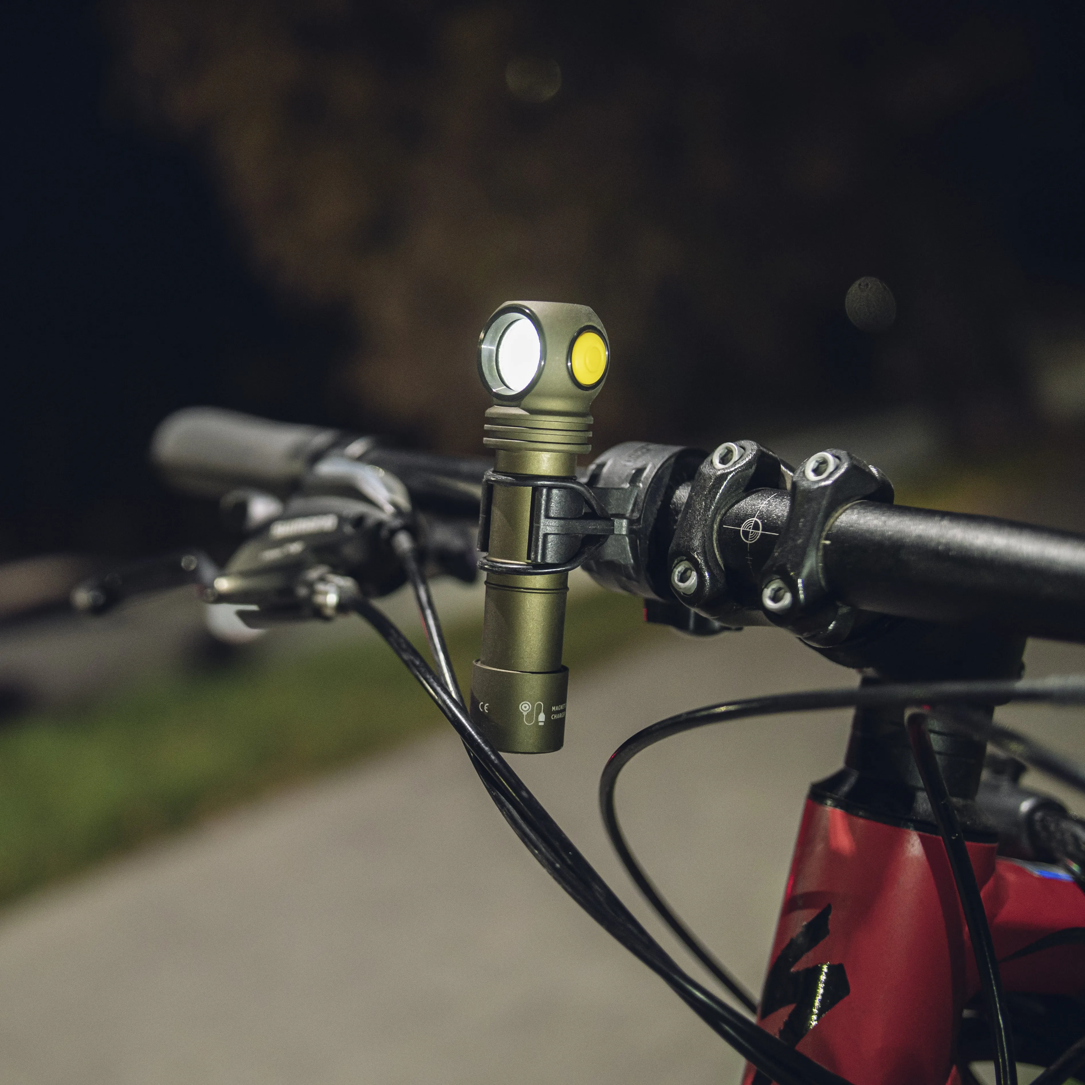 Фонарь налобный Armytek Wizard C2 Pro Olive Magnet USB (F08701CO)